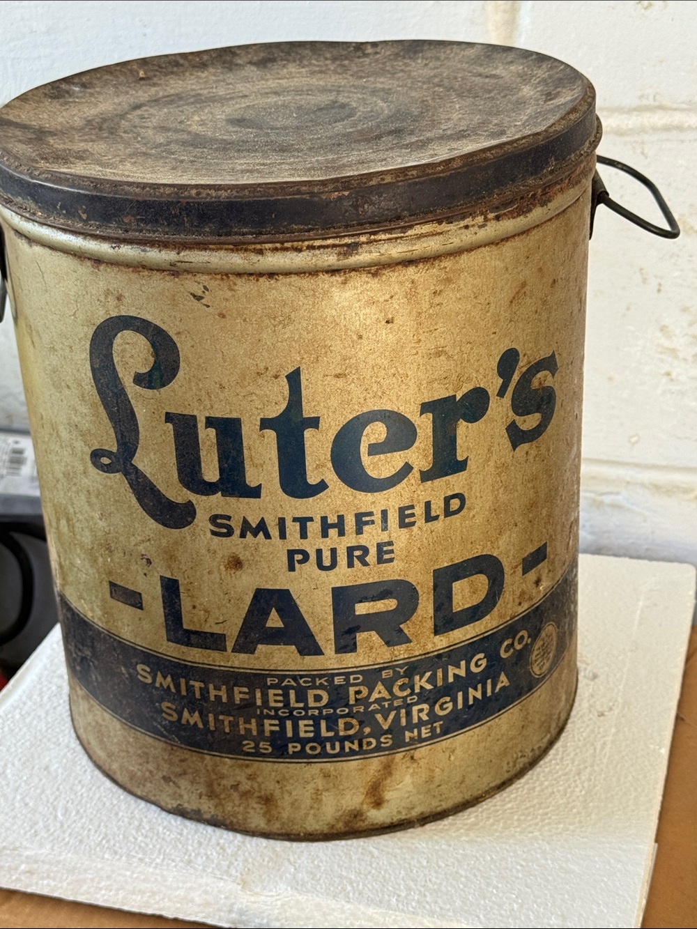 Luter's Smithfield Pure Lard Tin - Gold and Black